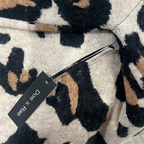 Doe& Rae Leopard Sweater. - Picture 4 of 4
